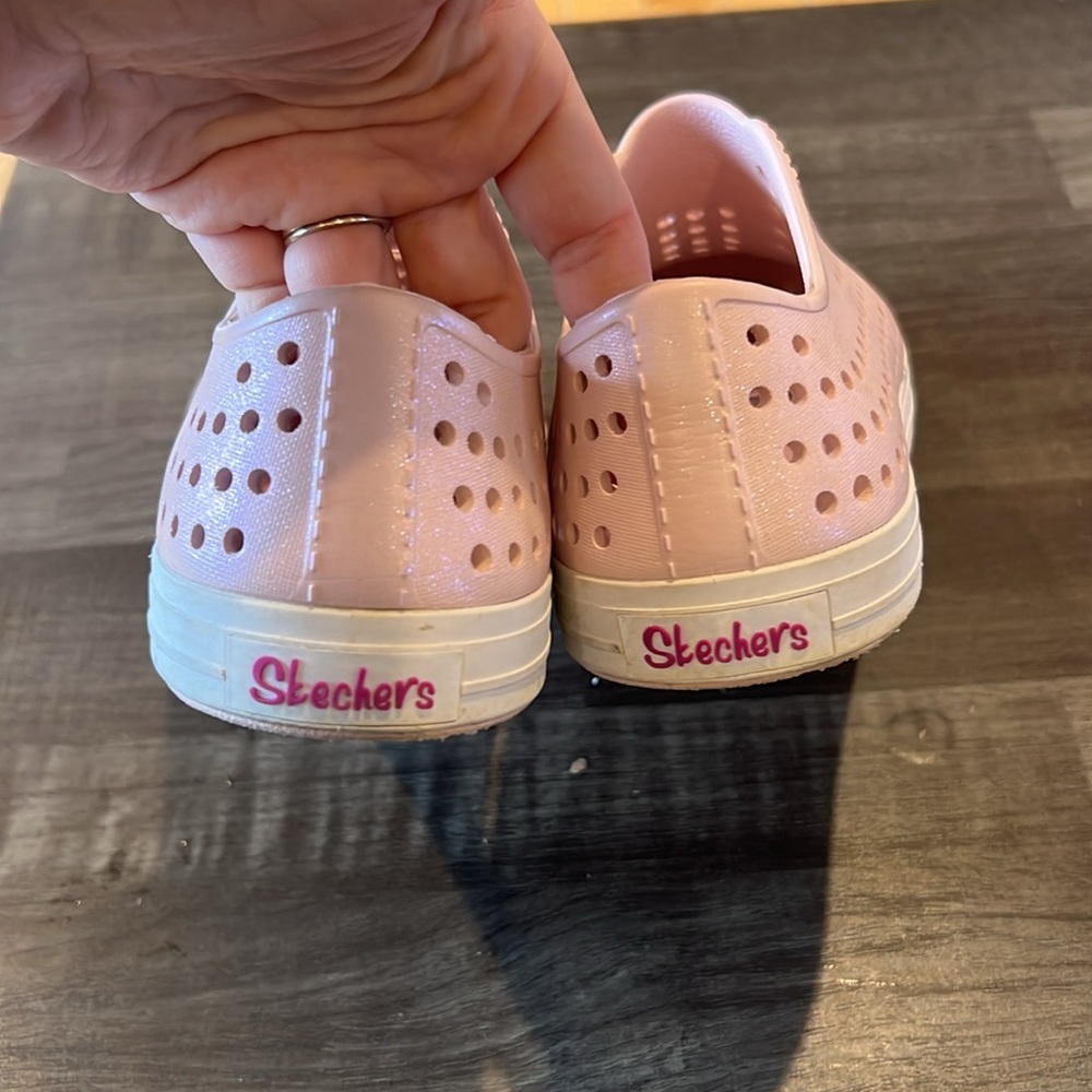 VEUC worn 1x SKECHERS iridescent blush pink slip ons - Picture 5 of 6